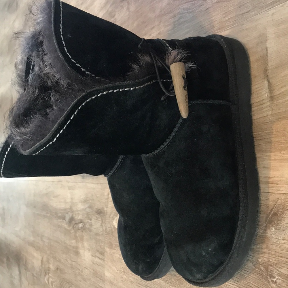 Black Ugg boots